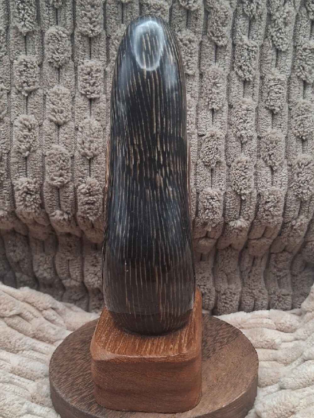 Vintage Hand-Carved Wooden Penguin Figurine - Picture 3 of 7